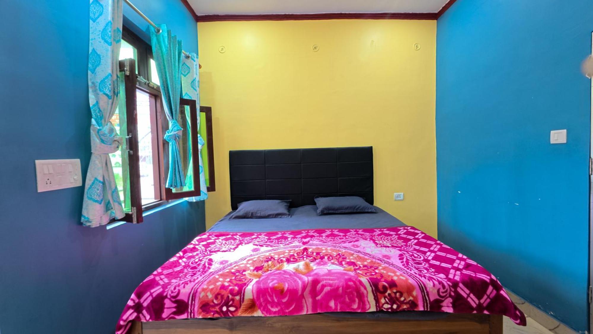 Mahi Restaurant & Guest House Almora Esterno foto